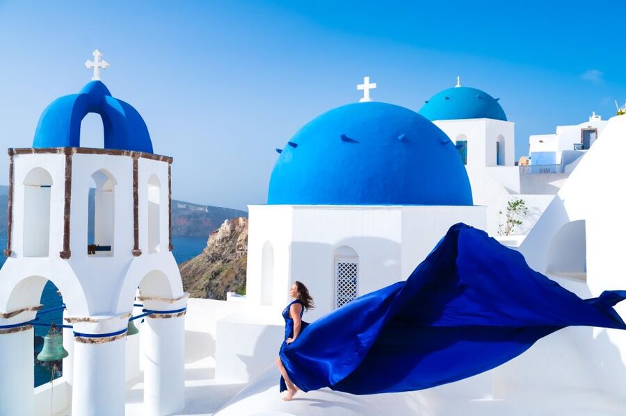 Santorini: Private Flying Dress Photoshoot with Pickup - How the two-hour session is likely to feel