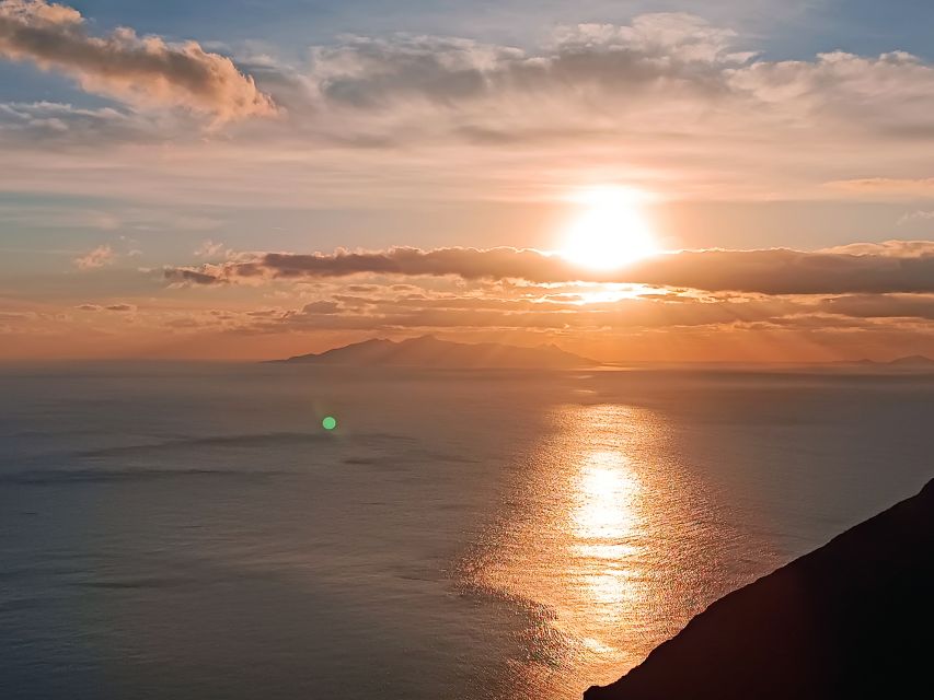 Santorini: Private Guided Sunrise Tour with a Sunrise View - Key points at a glance