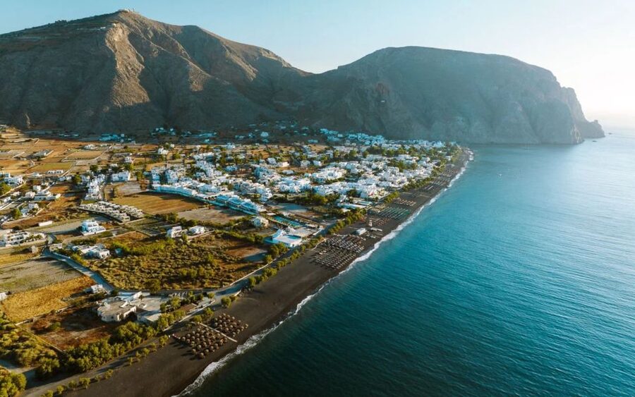 Santorini: Private Guided Sunrise Tour with a Sunrise View - Oia before its lanes fill up