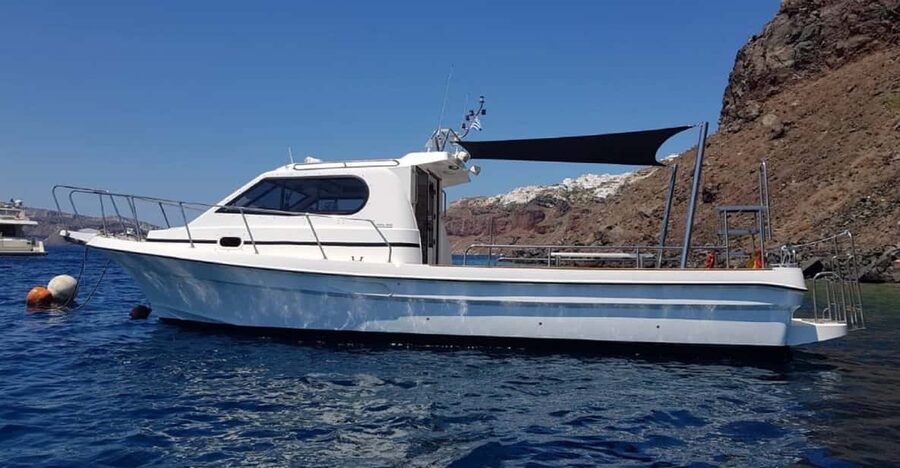 Santorini: Private Motorboat Cruise and Volcano Hike - The caldera views between stops