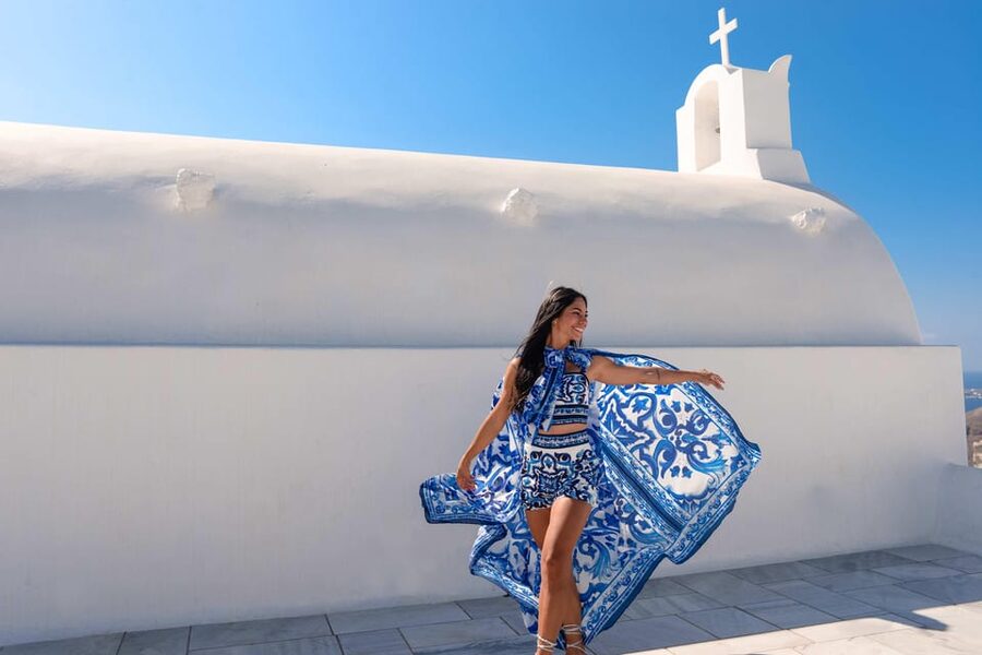 Santorini: Private Photoshoot Tour by a Pro Photographer - Why a private Santorini photoshoot can be worth your time