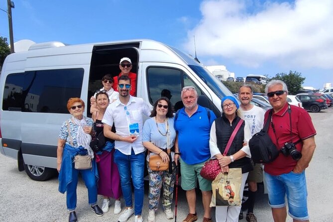 Santorini Private Tour in Spanish - Oia in one hour: famous, beautiful, and busy by nature