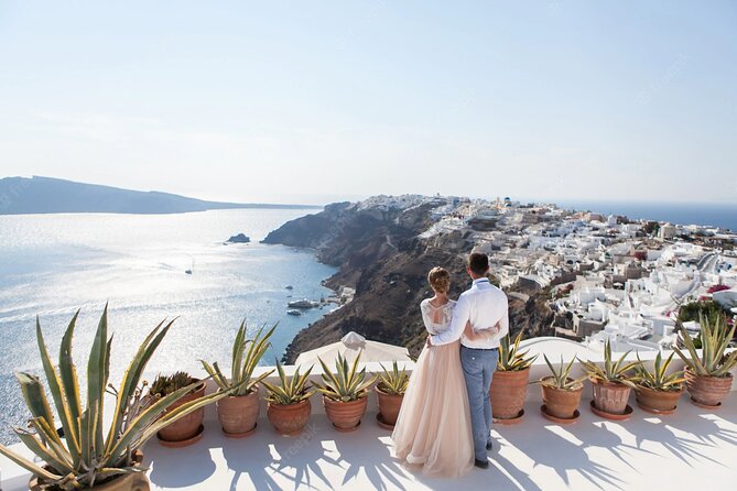 Santorini Private Tour in Spanish - Red Beach: volcanic color with a practical caution