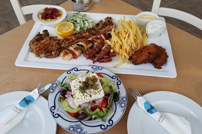 Santorini Private Tour With Food Experience - Oia in 90 minutes: Santorini’s famous face