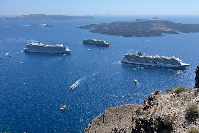 Santorini private tour - Starting in Oia, Santorini’s postcard village