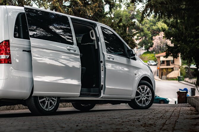Santorini Private Transfer From or To the Ferry Port - The drivers: punctual, friendly, and useful