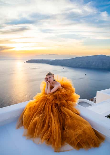 Santorini: Proffessional Flying Dress Photoshoot - Key points to know before booking