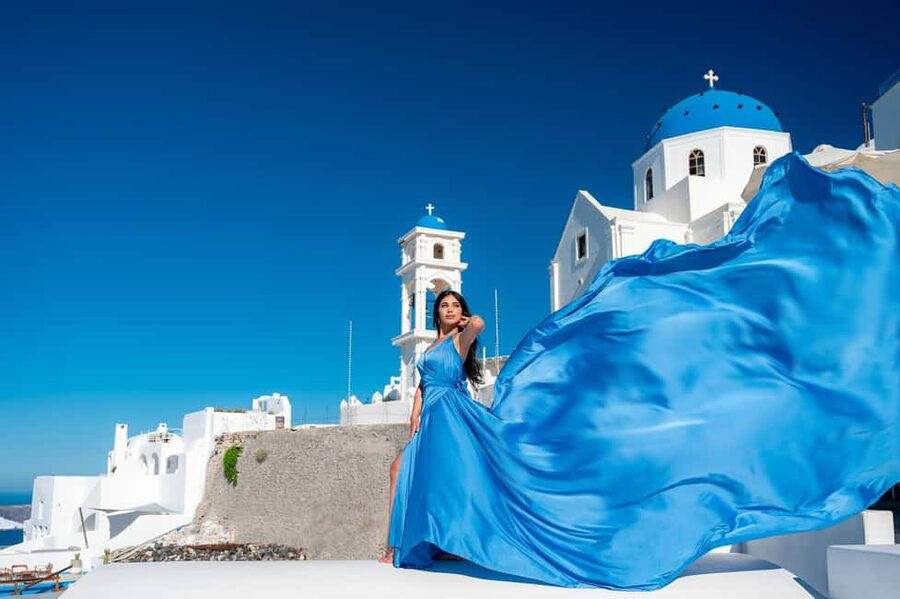Santorini: Proffessional Flying Dress Photoshoot - Meeting Anastasia and getting camera-ready