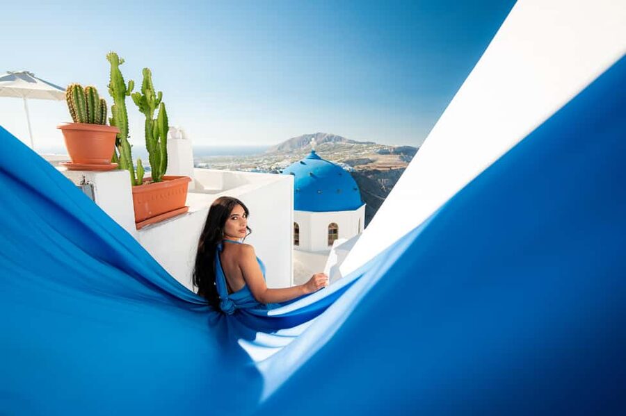 Santorini: Proffessional Flying Dress Photoshoot - How the posing guidance works