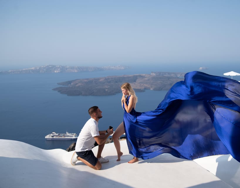 Santorini: Proposal Photoshoot l Private Entry to blue Dome - Following the Route From the Meeting Point to Oia