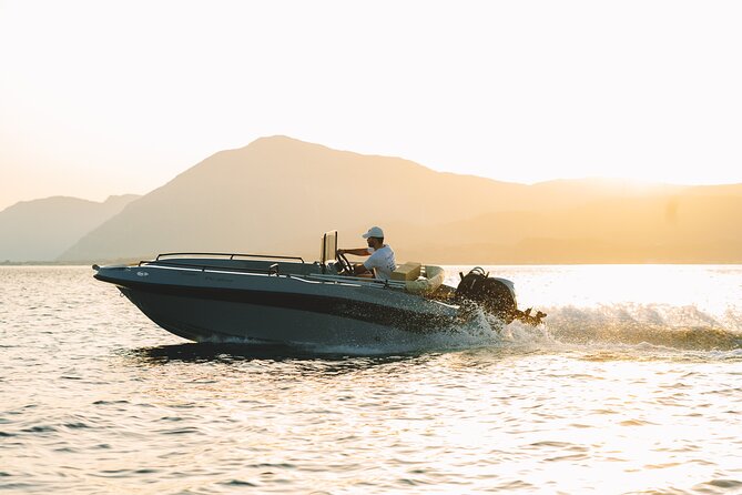 Santorini Rent a Boat - License free private cruise - Volcano views and a sunset on the water