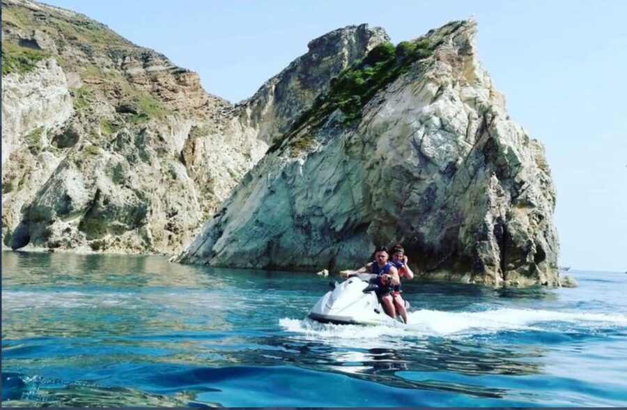 Santorini Speed: 180hp Jet Ski Rental - A strong rating, with one clear limitation