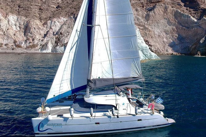 Santorini: Standard Small-Group Catamaran Cruise with Food/Drinks - What this Santorini catamaran cruise is really like