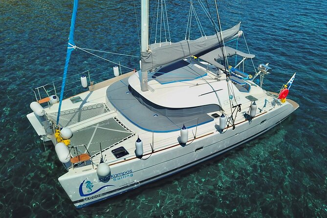 Santorini: Standard Small-Group Catamaran Cruise with Food/Drinks - The caldera and Nea Kameni hot springs