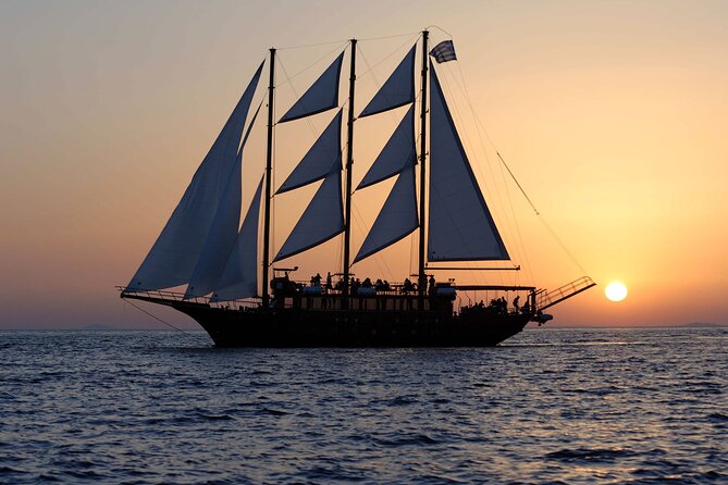 Santorini Sunset Dinner Cruise Including Nea Kameni Visit - The sunset return to port