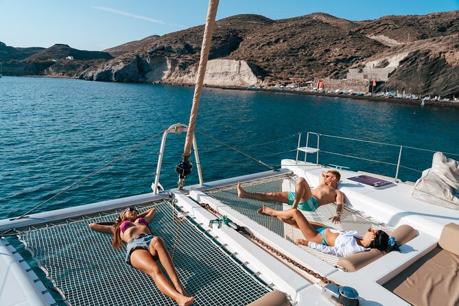 Santorini Sunset Sailing Cruise: Dinner, BBQ, Open Bar, Transfers - Sunset on the return to Vlychada