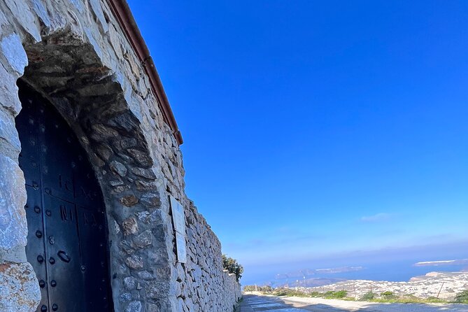 Santorini tailor made tour with the experts(NEW) - Emporio and its medieval castle