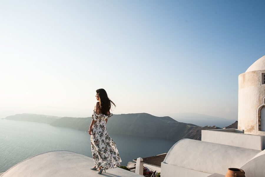Santorini Unfiltered: Luxury Photoshoot with a Photographer - Stop one: Oia’s whitewashed lanes