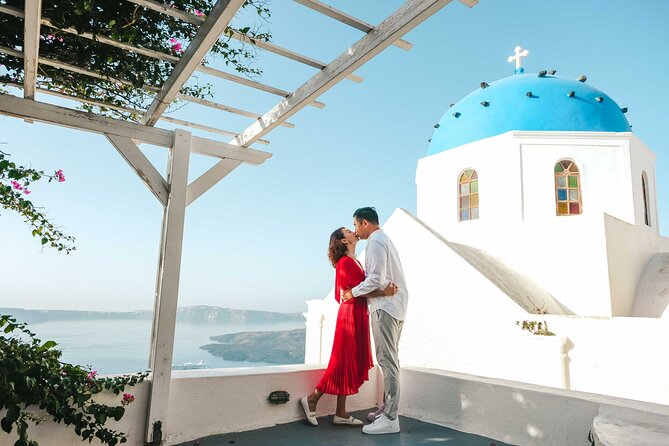 Santorini Vacation Photoshoot - Posing Help From Maria and the Photo Team