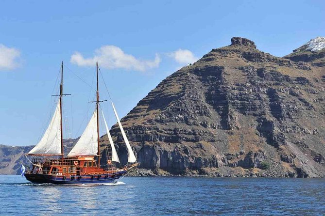 Santorini Volcanic Islands Cruise: Volcano, Hot Springs and Thirassia - Thirassia and the climb to Manolas