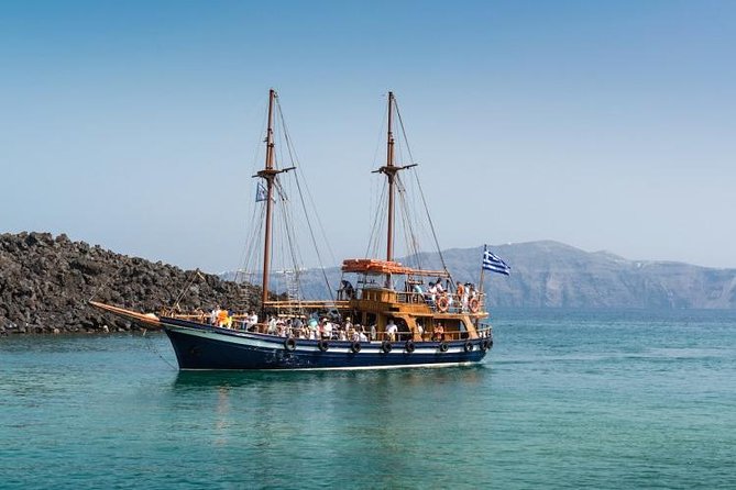 Santorini Volcano Tour - Heat, wind, and the realities of a group boat
