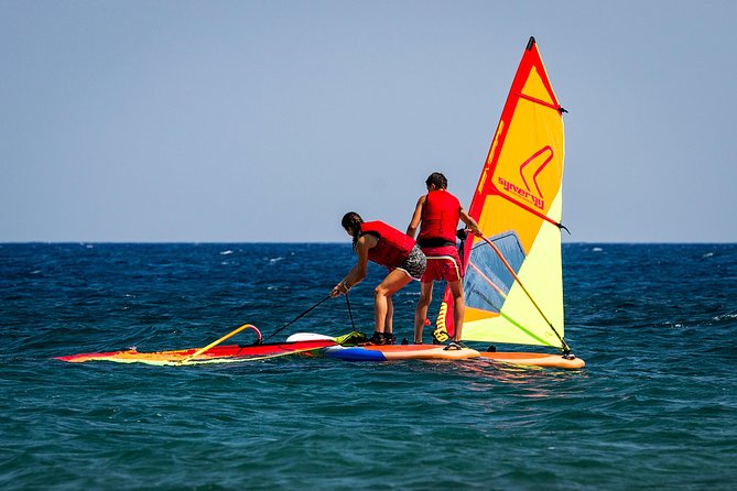 Santorini Windsurfing lessons - Why the group size matters