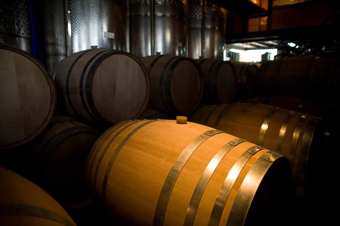 Santorini Wine Tour: Taste 12 best wines & 3 beers with pairings - How the small-group setup affects the afternoon