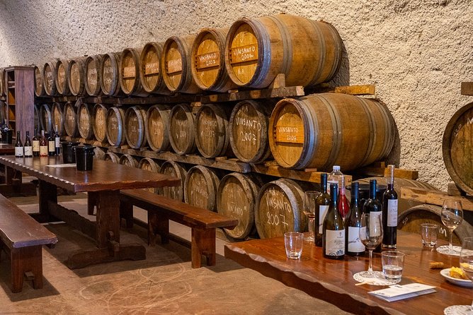 Small-Group Greek Food and Wine Tasting Tour in Santorini - Guides, atmosphere, and the human touch