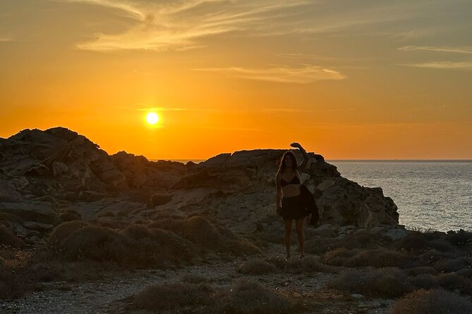 The Highlights of Santorini on a Mini Bus Daily Sunset Tour - Oia gets the final hour