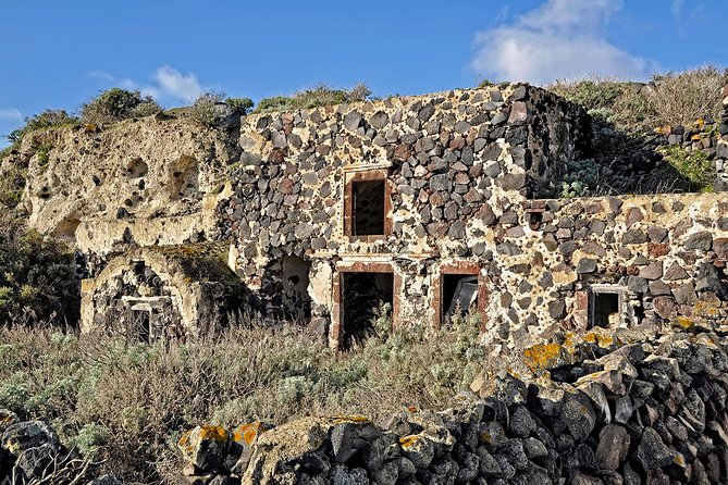 Thirassia Island: 6hr Private Tour with Lunch from Santorini - From Ammoudi Bay to Thirassia by boat