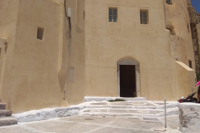 Top Sights of Santorini with Wine Tasting and Sunset in Oia - Emporio’s Venetian fortress and narrow lanes