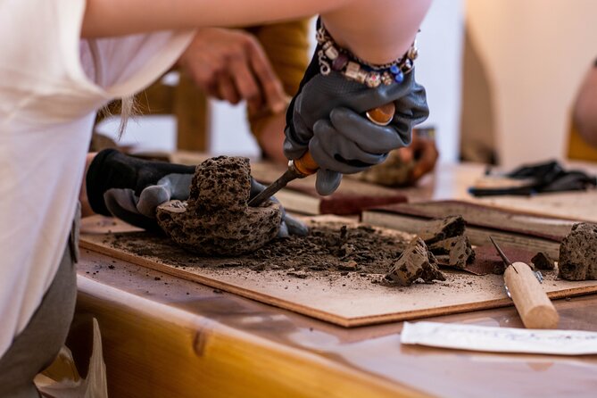 Wine tasting and Carving lesson in Santorini - Arriving at Melina’s Tavern on Akrotiri Beach