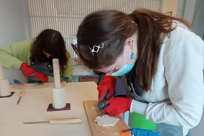 Woodcarving Workshop in Santorini - A hands-on hour in Megalochori